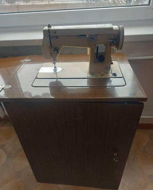 Maszyna do szycia Predom