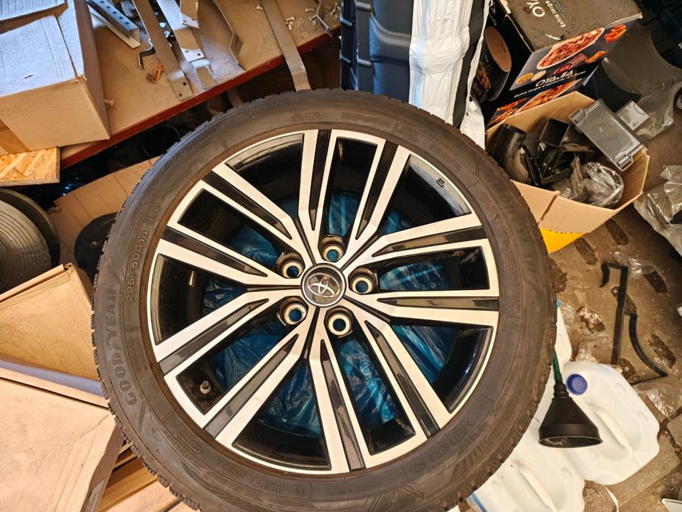 Koła toyoty corolla 18”