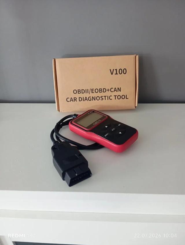 Tester diagnostyczny OBDII V100