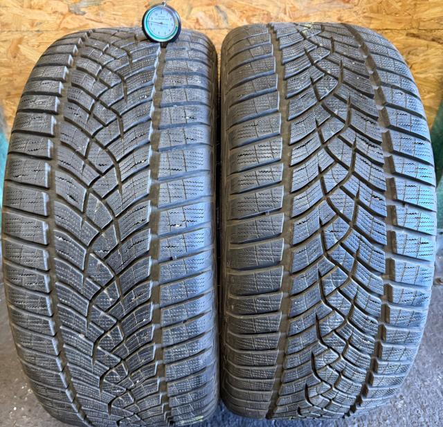 Opona 255/40/20 Goodyear 2 szt.