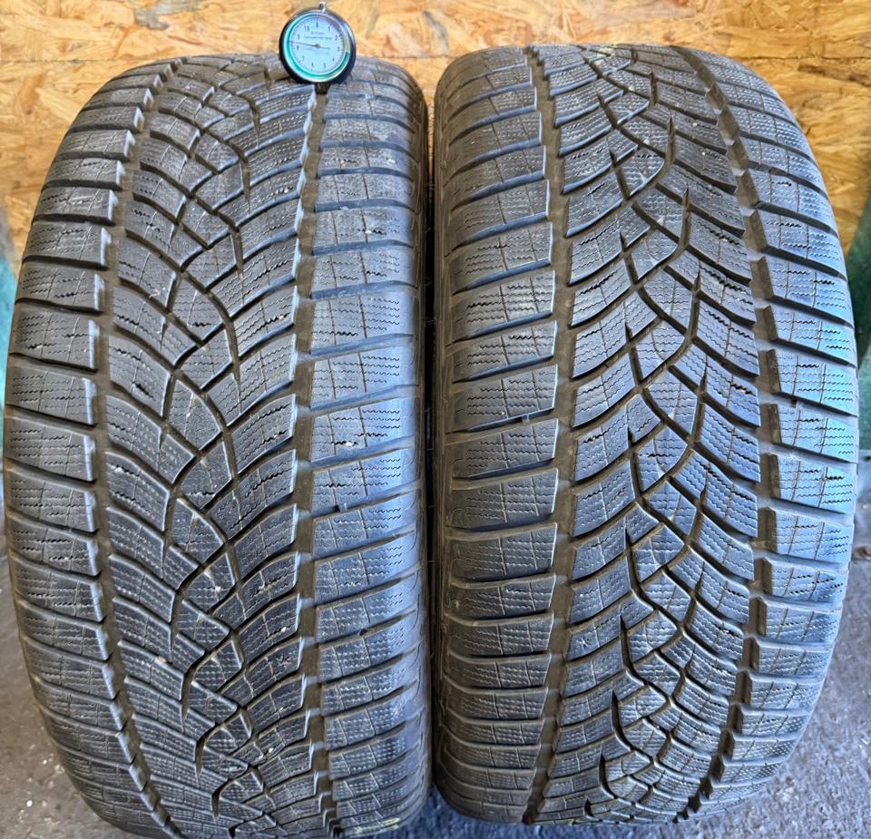 Opona 255/40/20 Goodyear 2 szt.