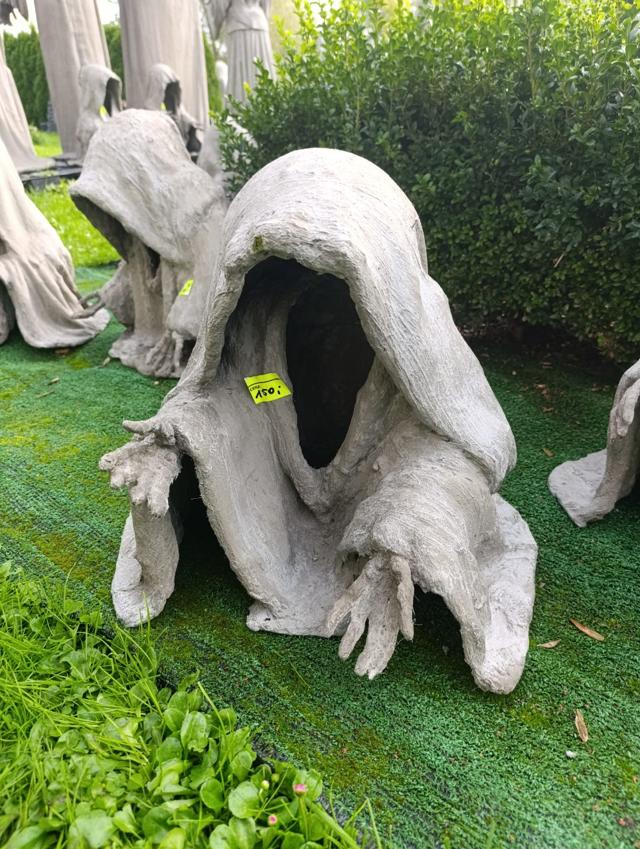 Figurka cementowa na Halloween duszek zmora zjawa