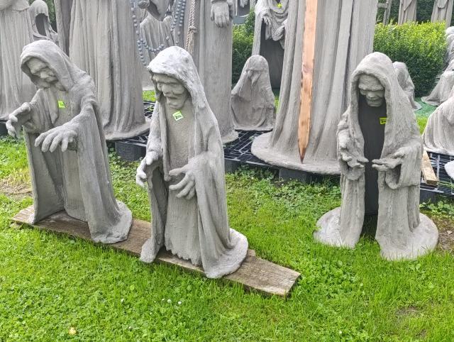 Figura cementowa zjawa duch zmora Halloween