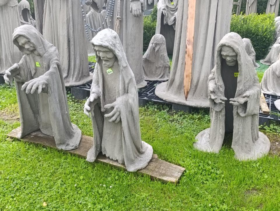 Figura cementowa zjawa duch zmora Halloween