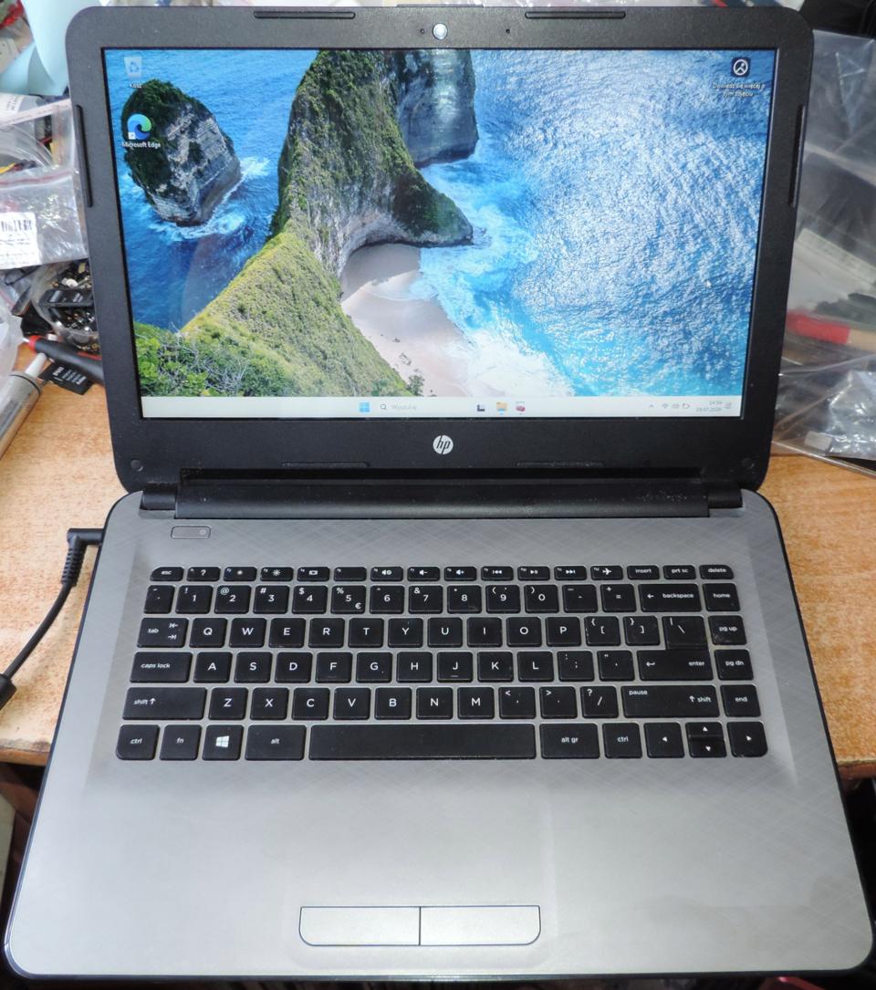 Laptop HP 14-AC181ND 14 " Intel Celeron 2 GB / 32 GB czarny