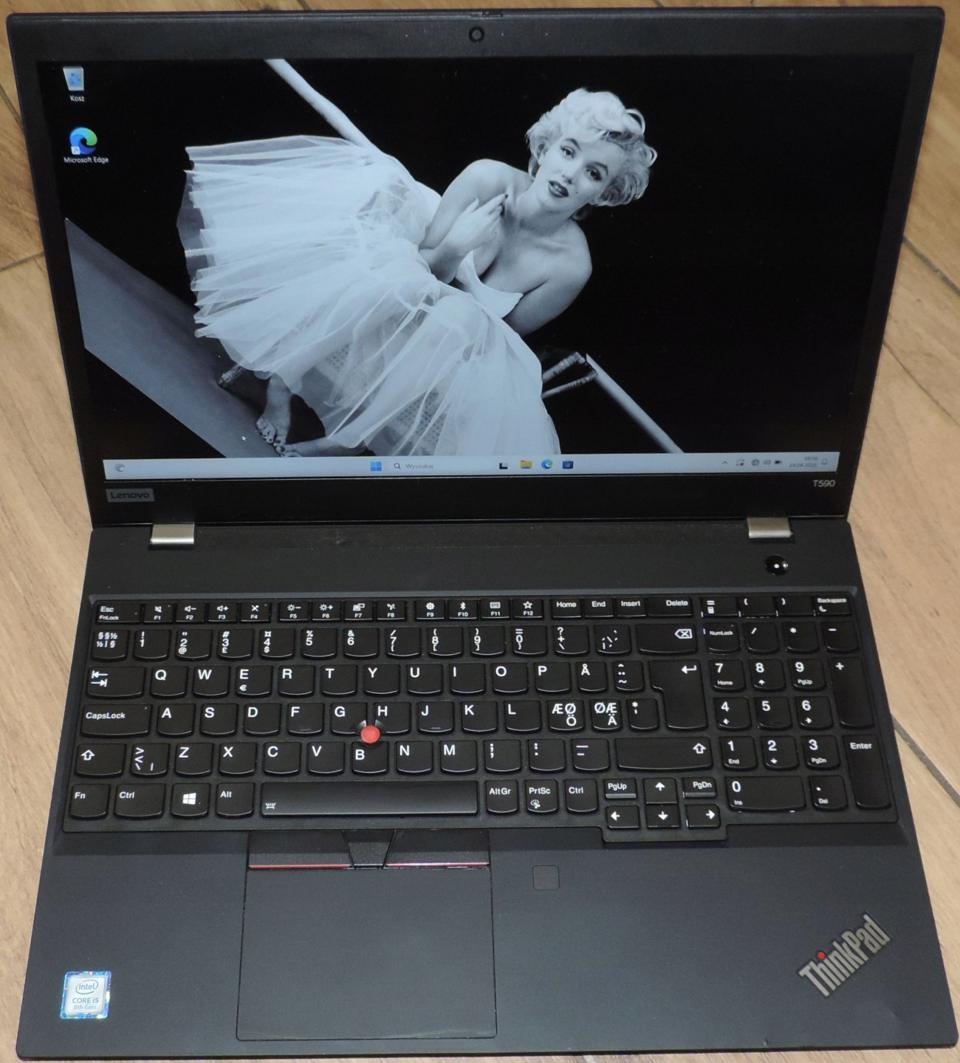 Laptop Lenovo ThinkPad T590 15,6 " Intel Core i5 16 GB / 256 GB czarny