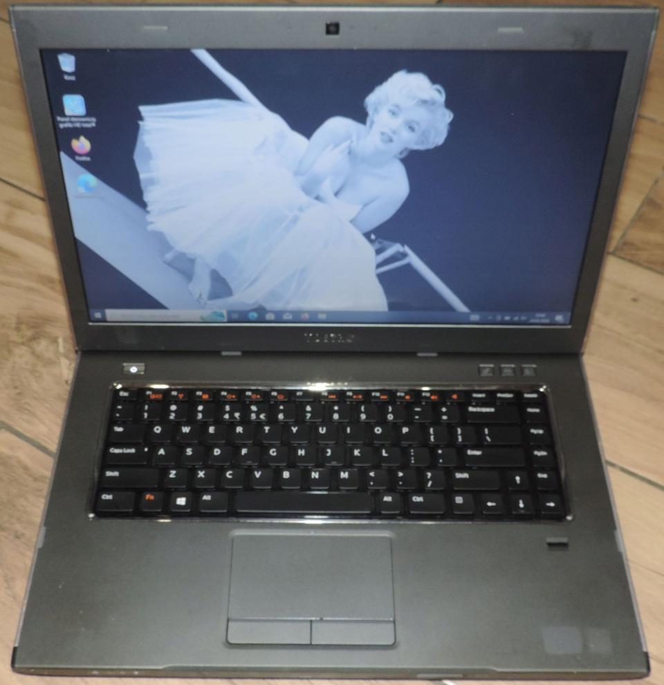 Trwały wydajny Dell Vostro 3560 , i7, 8GB ,256bGB SSD AMD RADEON - Elbląg