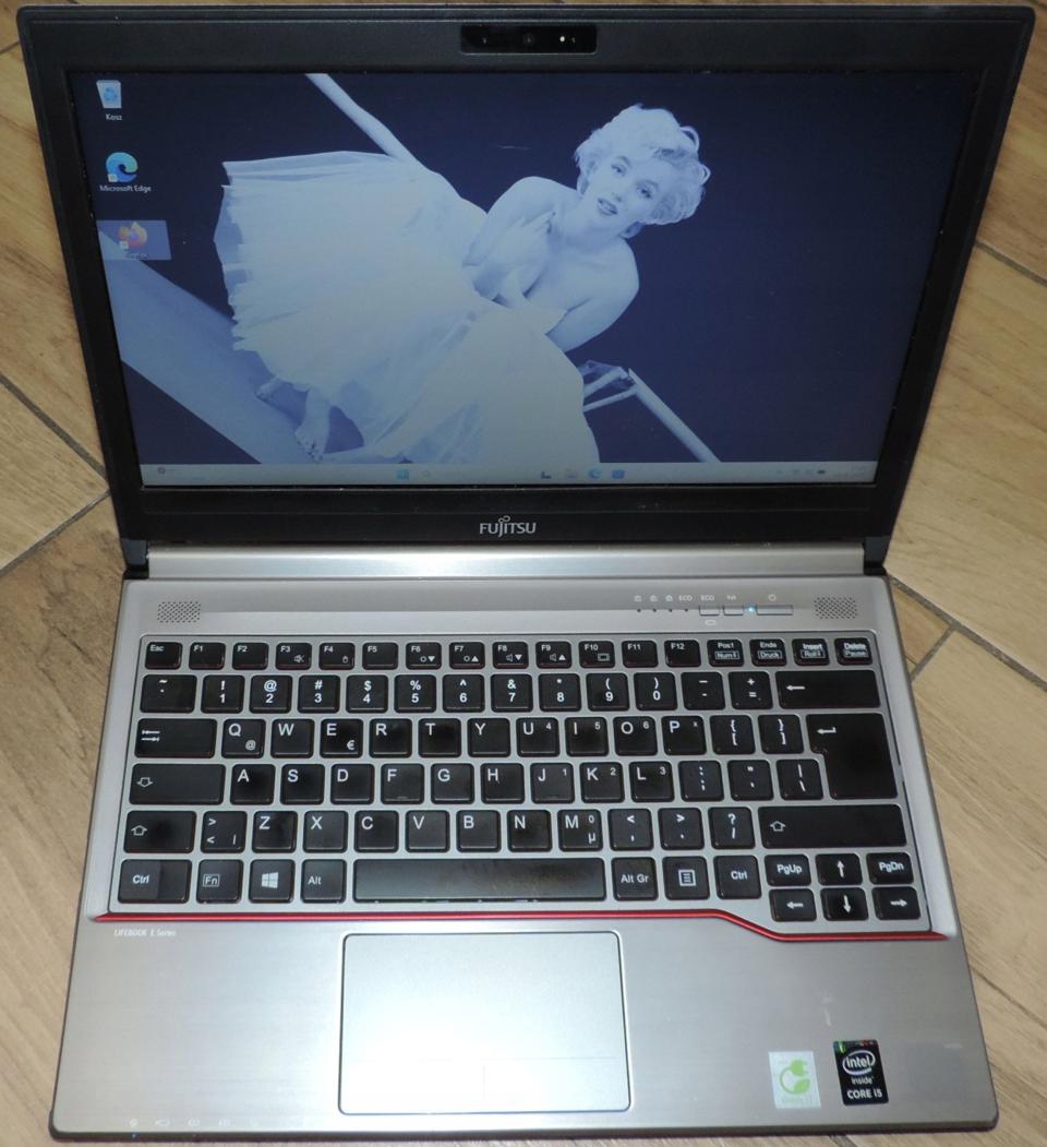 Laptop Fujitsu E734 i5-4200M 13,3 " Intel Core i5 8 GB / 256 GB szary