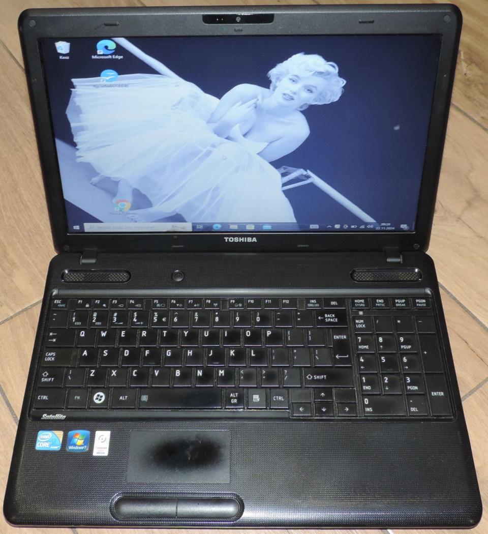 TOSHIBA SATELLITE C660-108 15,6 " Intel Core i3 4 GB / 320 GB czarny