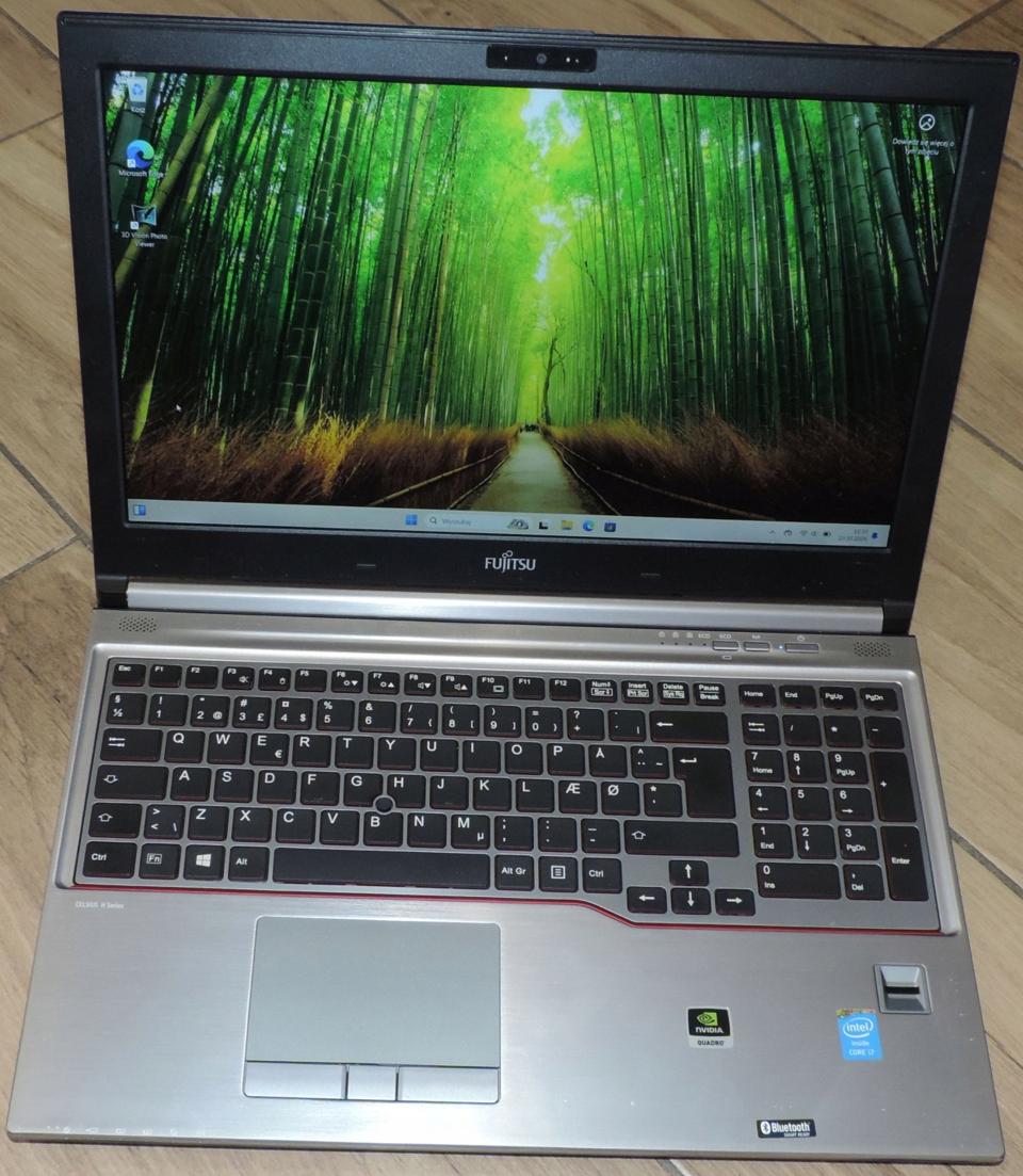 Laptop Fujitsu H730 15 " Intel Core i7 32 GB / 512 GB srebrny