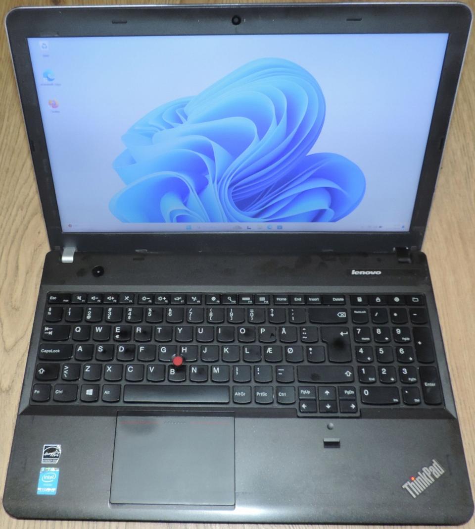 Laptop Lenovo E540 15,6 " FullHD Intel Core i5 8 GB / 256 GB czarny