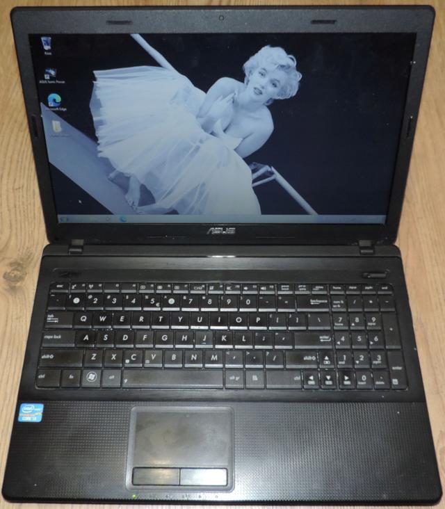 Laptop Asus X54HR 15,6 " Intel Core i3 4 GB / 500 GB Radeon 7470M