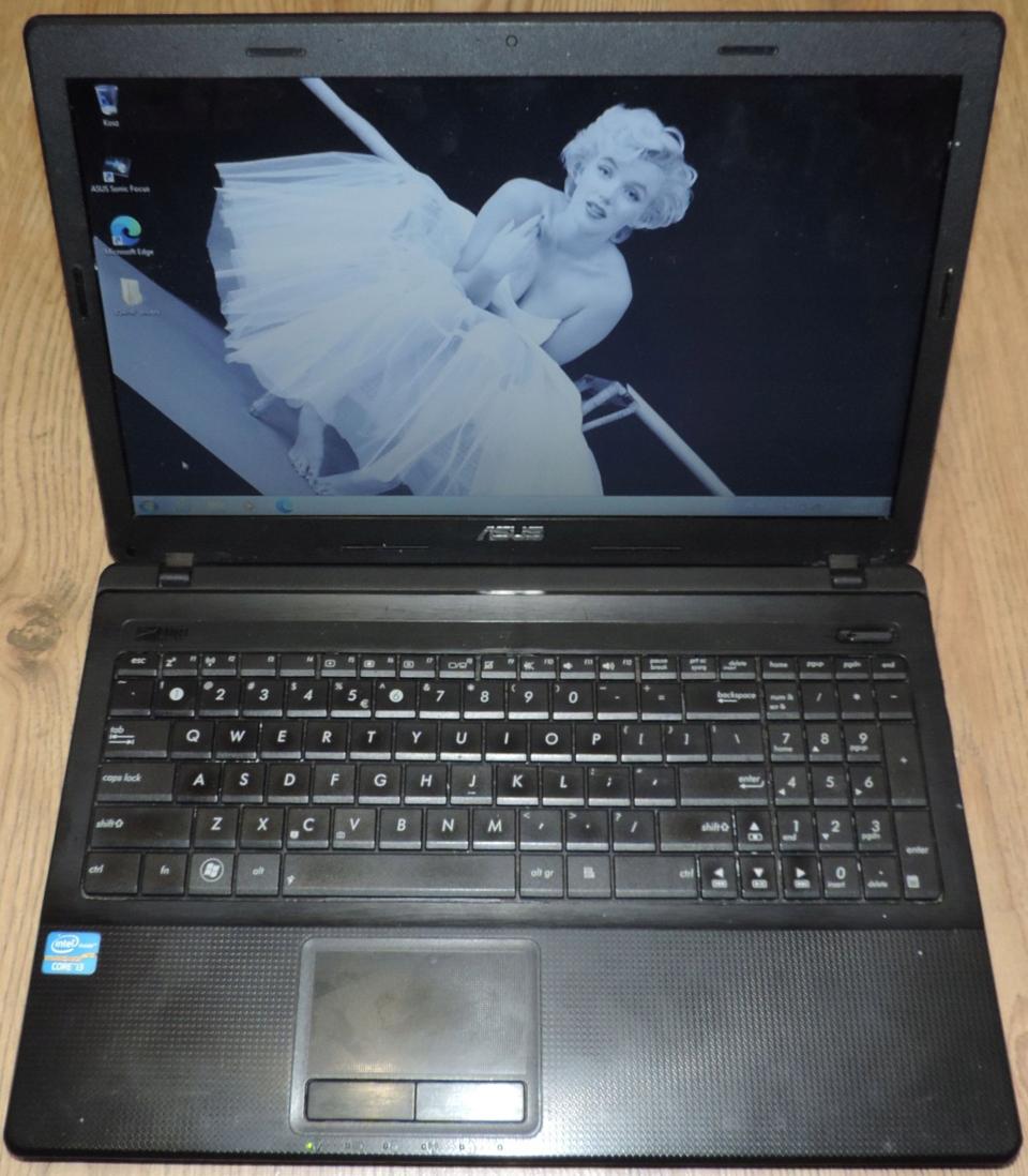 Laptop Asus X54HR 15,6 " Intel Core i3 4 GB / 500 GB Radeon 7470M
